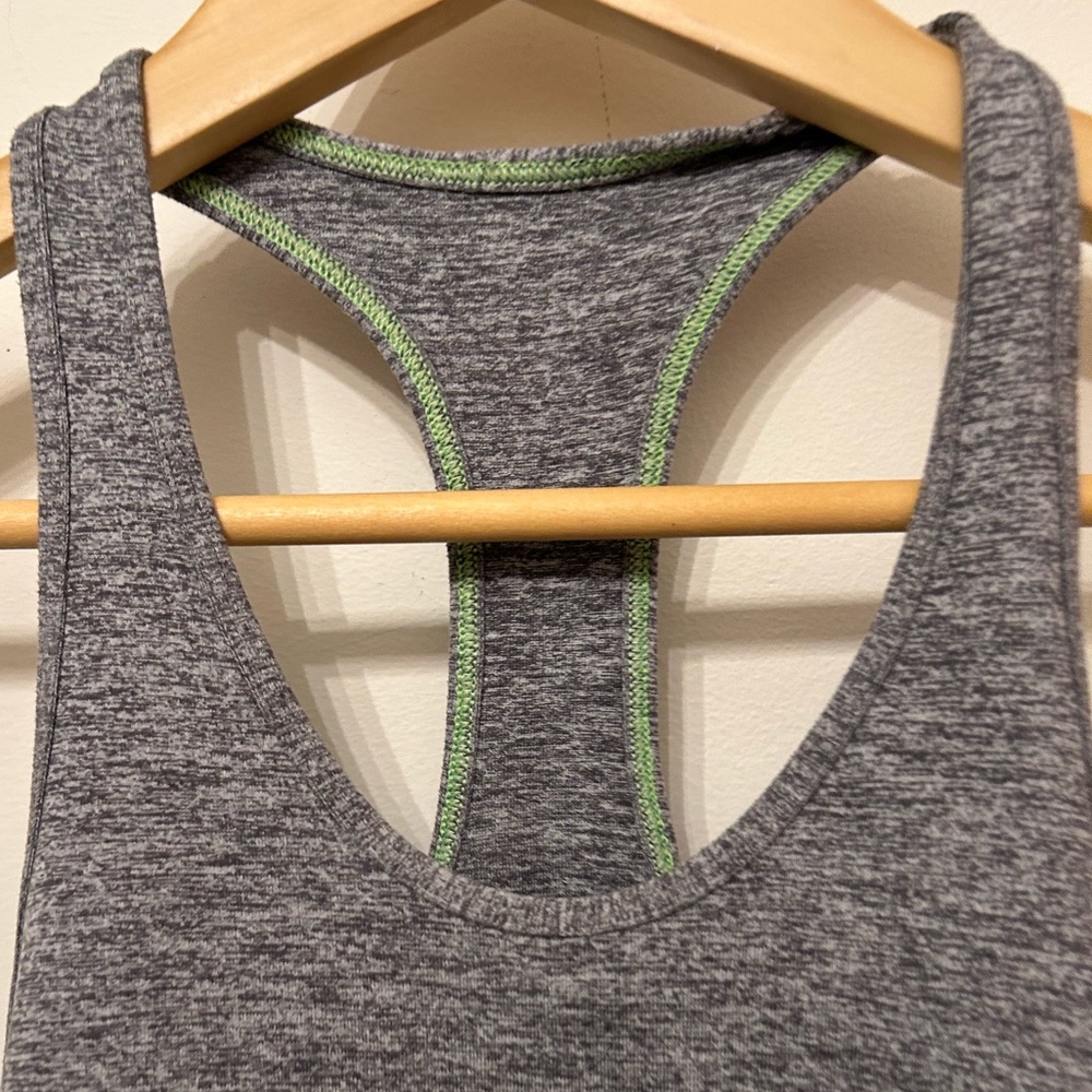 IVIVVA by LULULEMON girls grey racer back tank in excellent condition size 10 - Picture 2 of 4